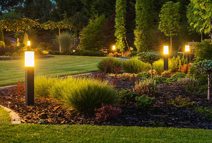 Low voltage garden bollard lights